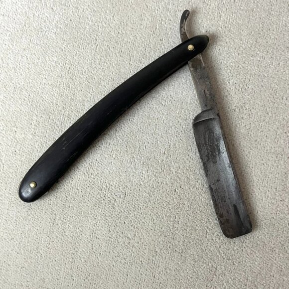 Antique Wade & Butcher Shaving "Bow" Straight Razor + Coffin Case (1900s) - Picture 6 of 8